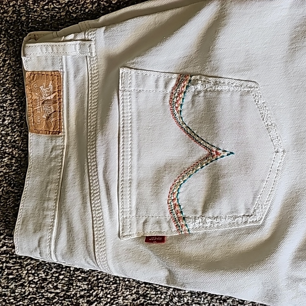 Levi white Capris